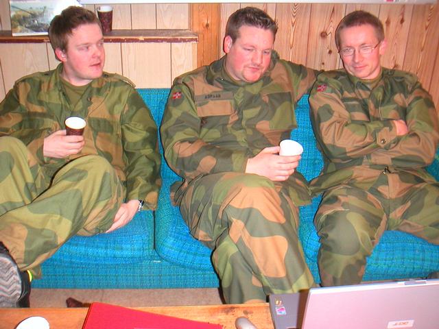 2004_Nidaros/Februar_Kadre/19_torsdag/Rones_Aspaas_og_Skar2.jpg