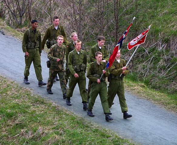 2003_Marsjtrening/mai_01/Tropp_2.jpg