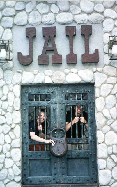 ./2000/Mixed/LA_6flags_jail.jpg