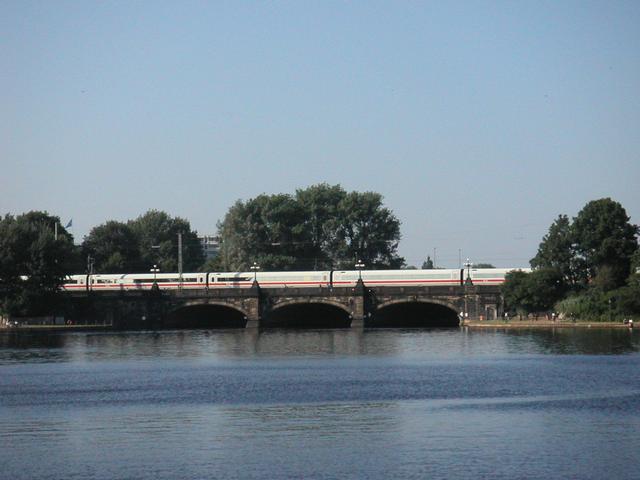 Hamburg_Water_Train.jpg