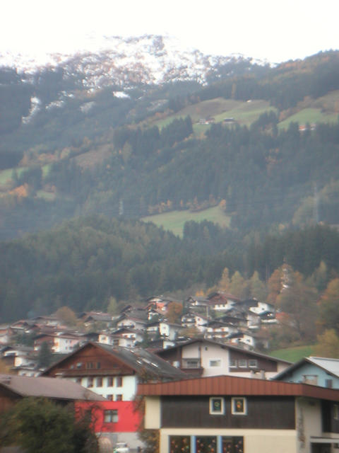 Gr%FCne_und_weisse_Berge.jpg