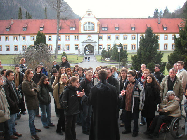 Kloster_Ettal_Pater_Andreas_Maria_sprechen.jpg