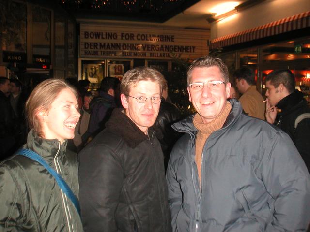 ./2002/12Dec/02Kino_mit_Masha_Frank_und_Tim.jpg