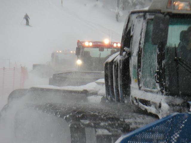 06Skifahren/Pistenraupen2.jpg