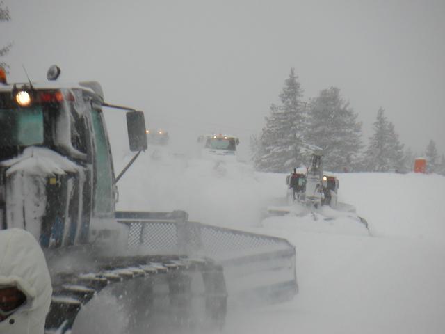 06Skifahren/Pistenraupen3.jpg