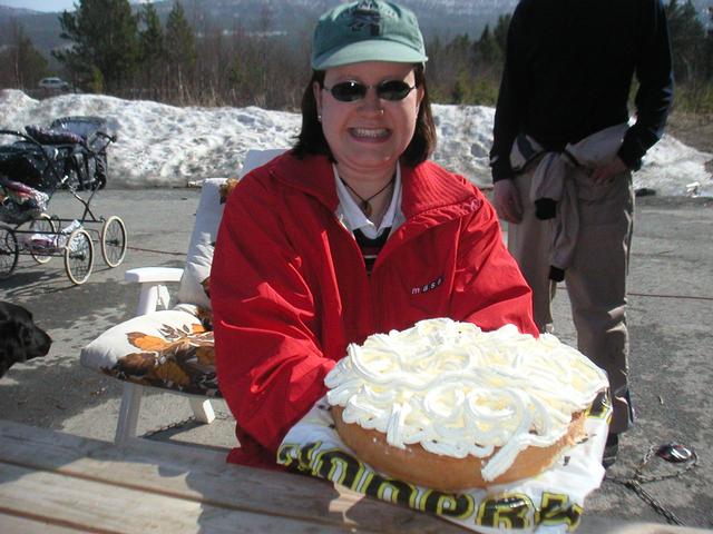 Margaret_med_1000hopp_kake.jpg