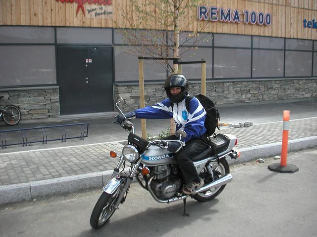 30Fallskjerm/Rune_motorsykkel.jpg