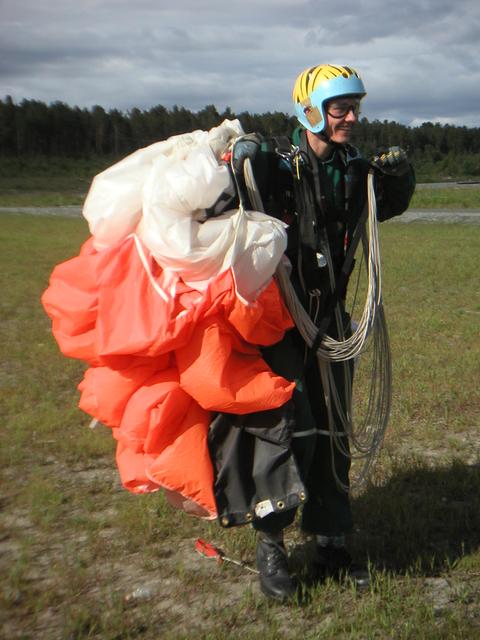 30Fallskjerm/Steffen_landing3.jpg