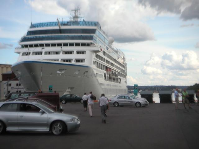 Cruise_ship.jpg