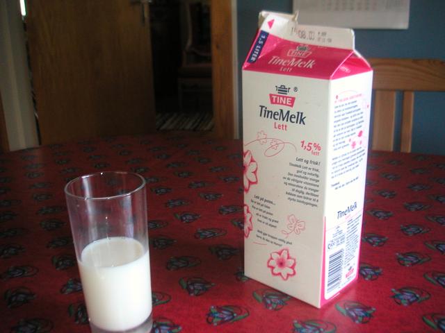 Halvannen_liter_melk.jpg