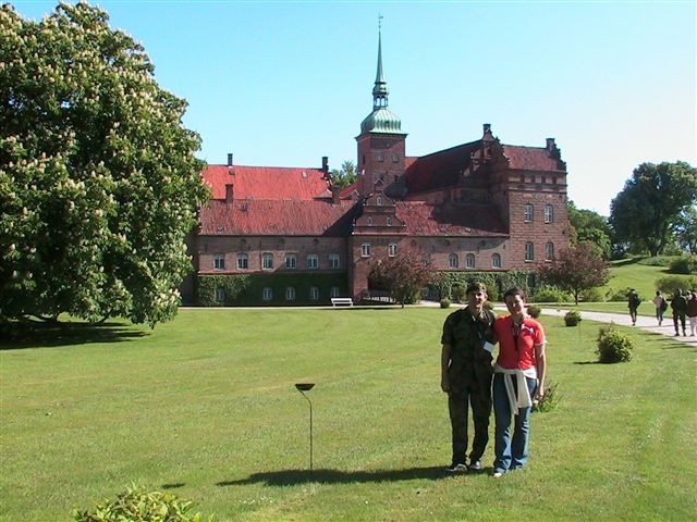 22HV_Danmark3/Rune_og_Hege_ved_slott_Holchenhavn.jpg