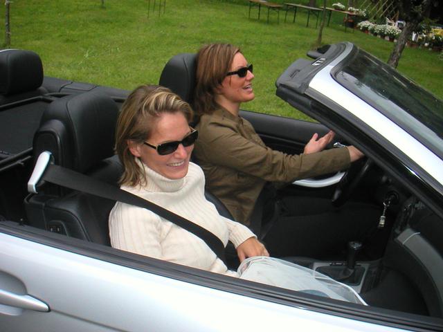 Julia_und_Claudia_im_Auto2.jpg