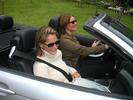 Julia und Claudia im Auto2