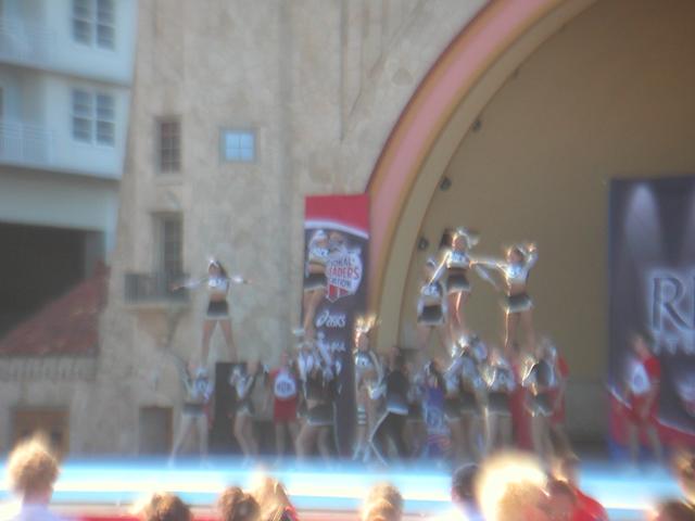 Cheerleaders3.jpg
