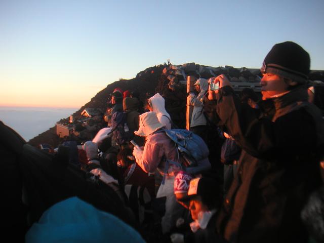 29MountFuji/Sunrise_people.jpg