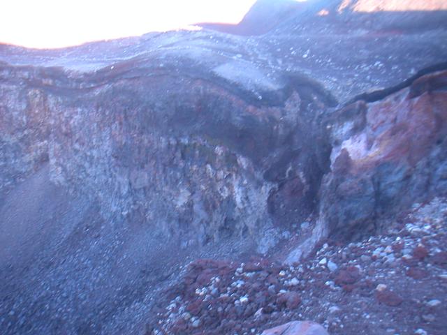 29MountFuji/Volcanic_Crater2.jpg