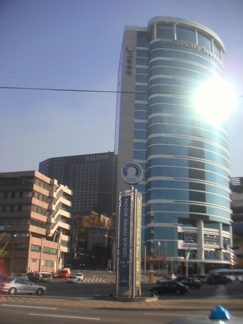Seuol_City_Tower_and_Hilton.jpg