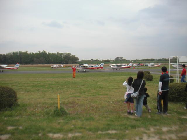 Cessna_formation_parking.jpg