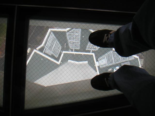 Glass_floor.jpg