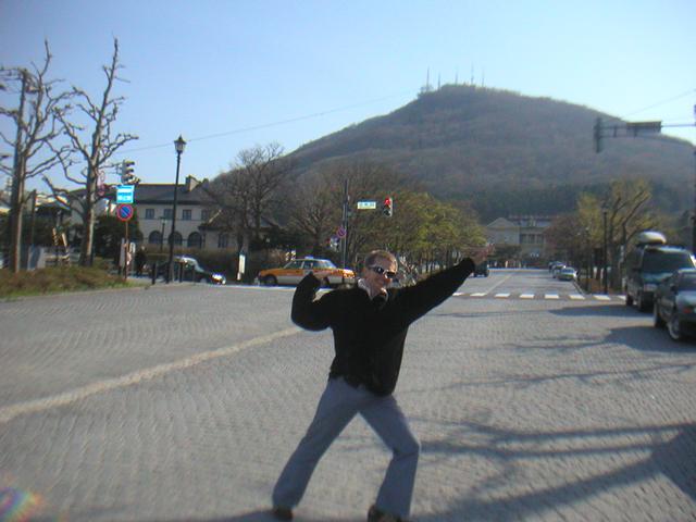 Mount_Hakodate_and_Rune.jpg