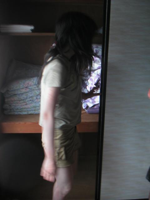 Tomoko_in_closet3.jpg