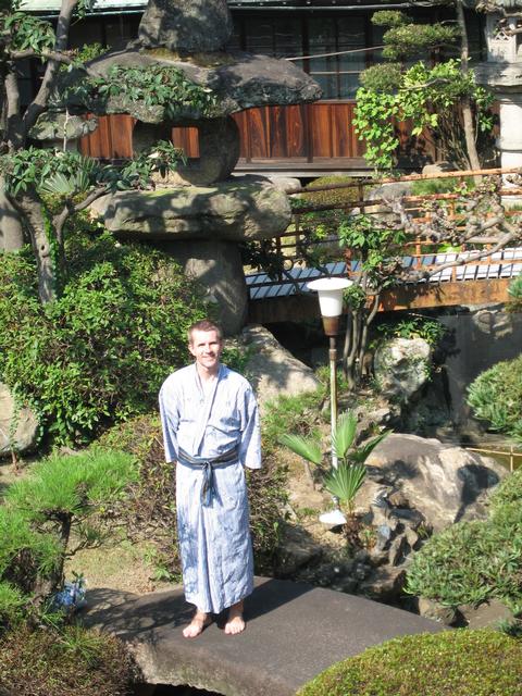 Rune_yukata_garden2.jpg