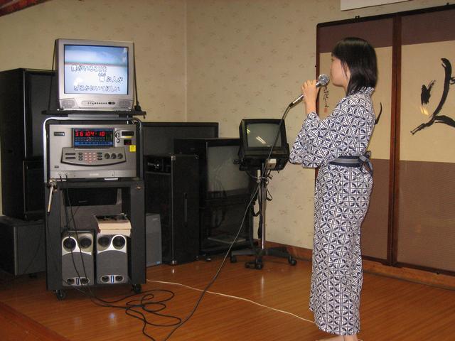 Ngan_Karaoke2.jpg