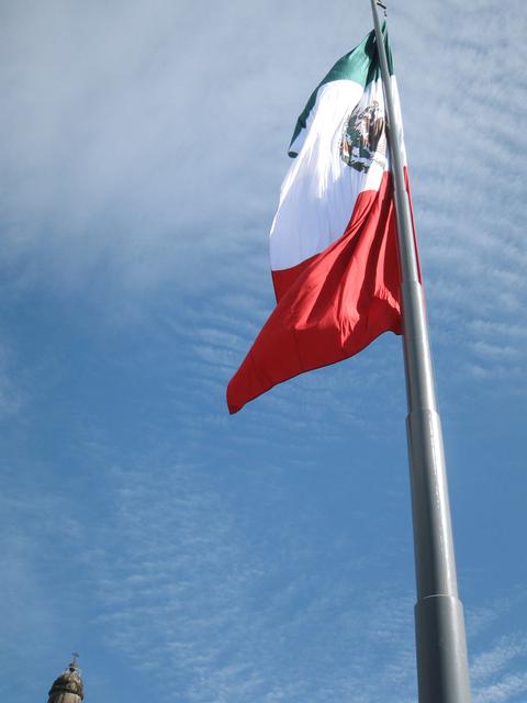 Mexican_Flag_vertical.jpg