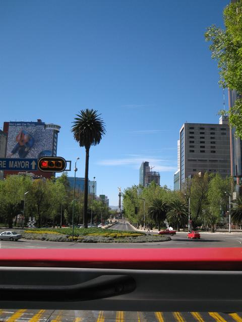 Reforma_Street.jpg