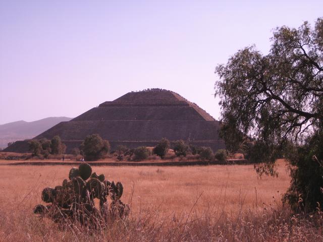 Sun_pyramid2.jpg
