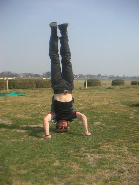 Rune_headstand4.jpg