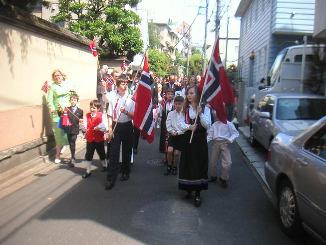 17mai_tog2.jpg