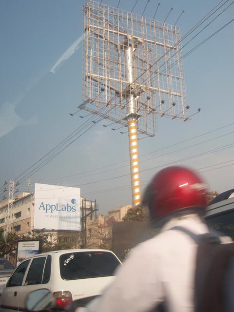 01Jan/06-12IndiaHyderabad/Antenna2.jpg