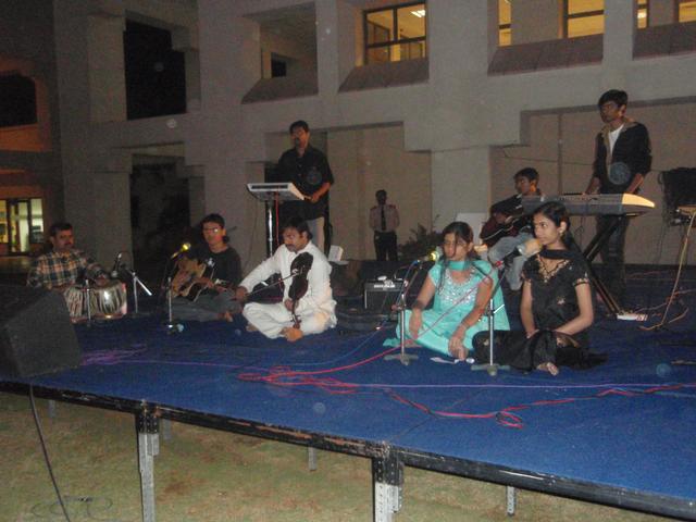 01Jan/06-12IndiaHyderabad/Banquet_Band.jpg