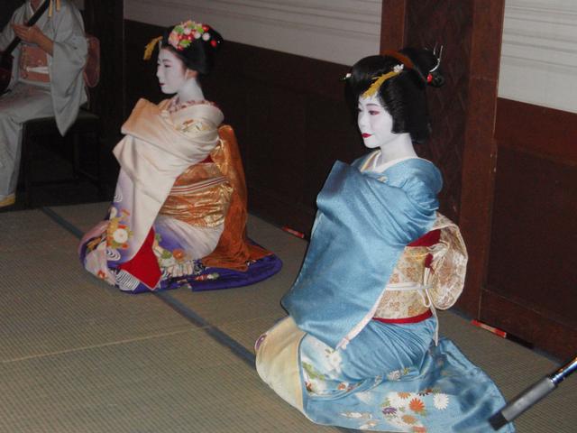 Geisha_Maiko_and_Geiko5.jpg