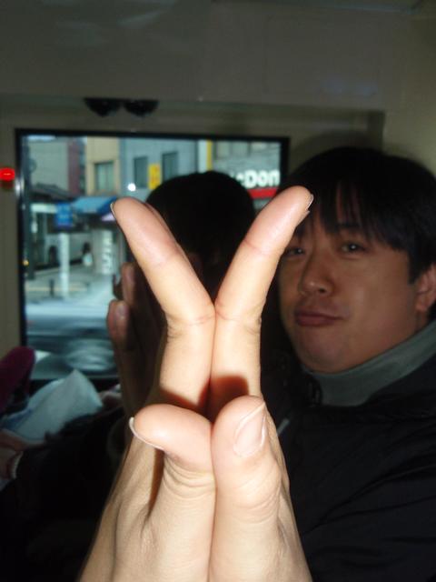 Kim_and_Ohta_fingers.jpg