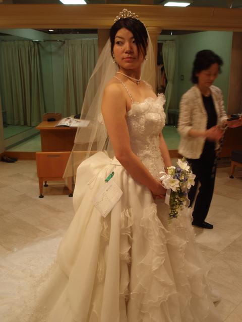 19WeddingDress/Sachiko_and_Yoneko2.jpg