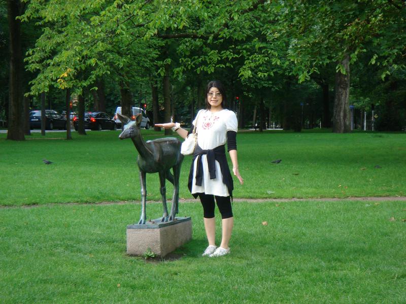 Sachiko_with_park_Deer.jpg