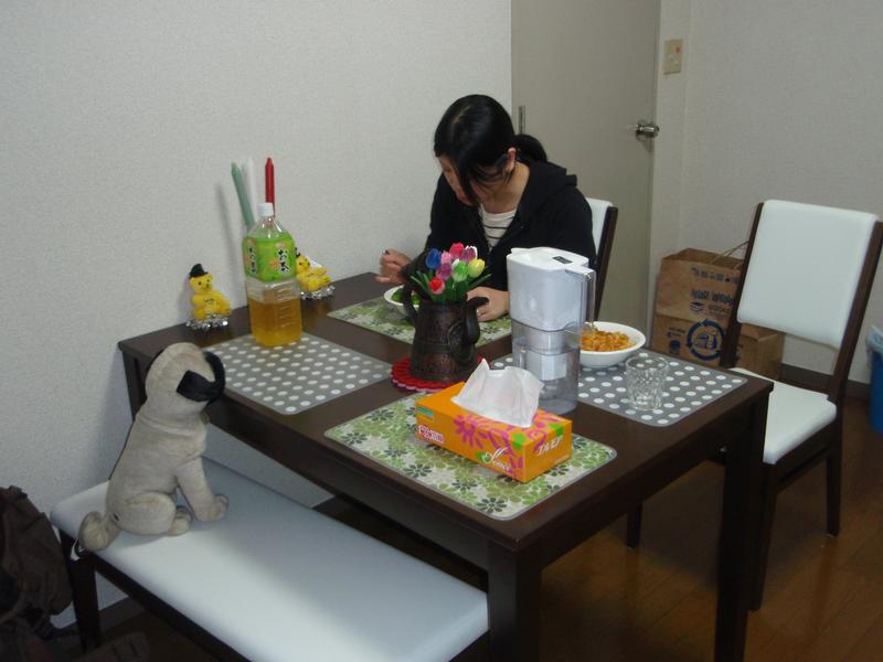 Tetsu_and_Sachiko_eating.jpg